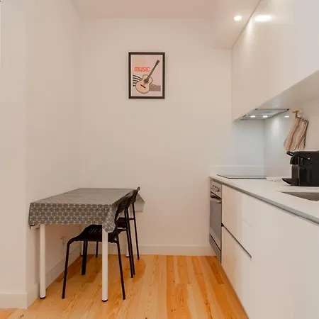 Charming Santos W/ Patio By Lovelystay Lisbon