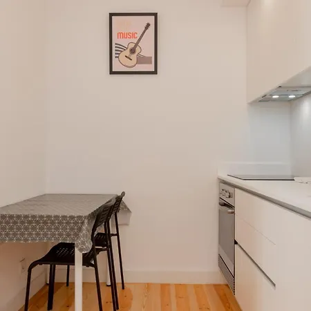 Charming Santos W/ Patio By Lovelystay *
