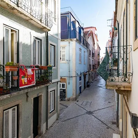 Charming Santos W/ Patio By Lovelystay * Lisbon