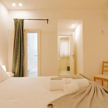 Charming Santos W/ Patio By Lovelystay