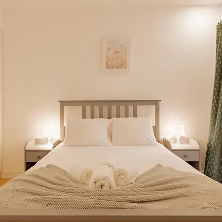 Charming Santos W/ Patio By Lovelystay Apartment Lisbon