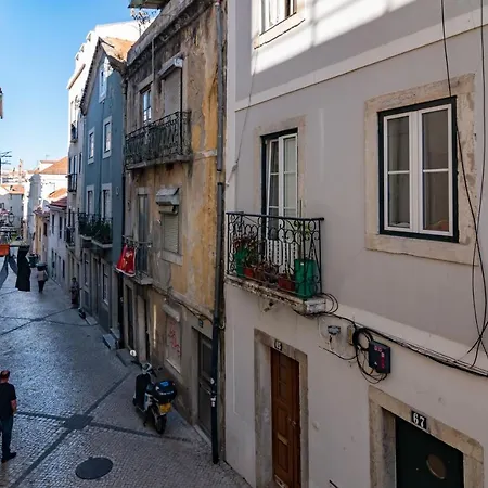 Apartment Charming Santos W/ Patio By Lovelystay