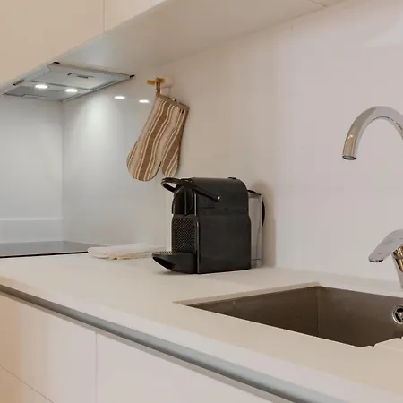 Charming Santos W/ Patio By Lovelystay Appartement Lisboa